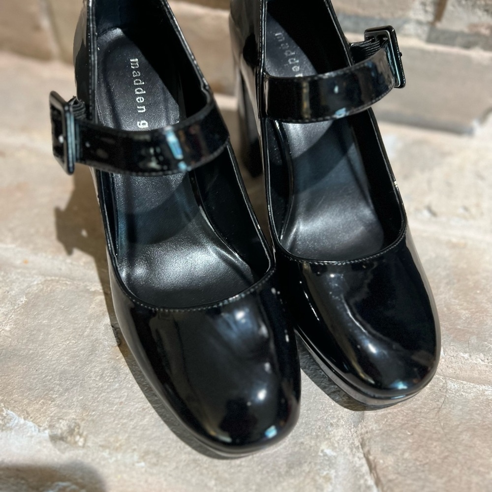 NWOB- Madden Girl Women's Ursulla Mary Jane Flat size 10